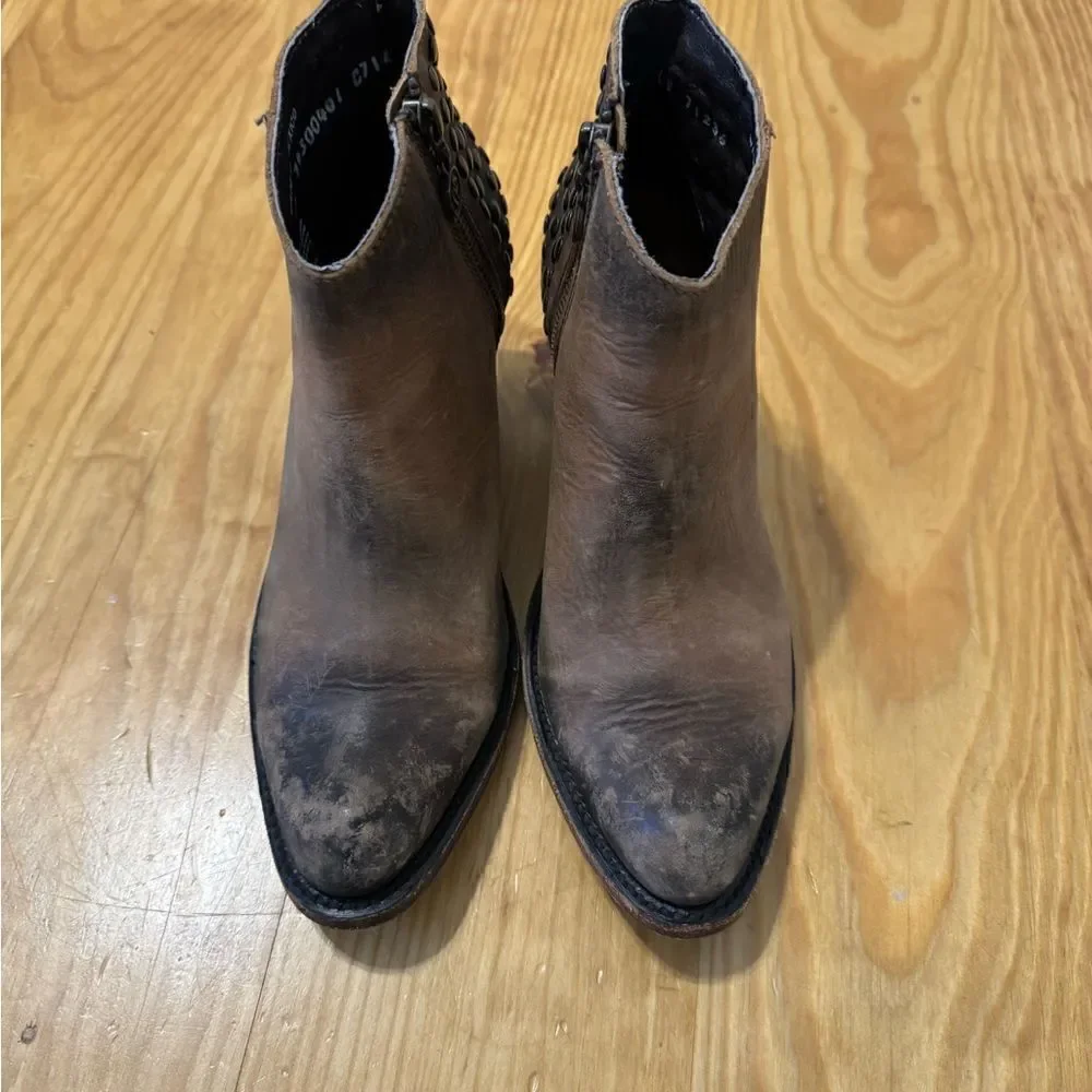 LIBERTY BLACK Distressed Leather Studded Ankle Western Bootie Women's Size 6.5